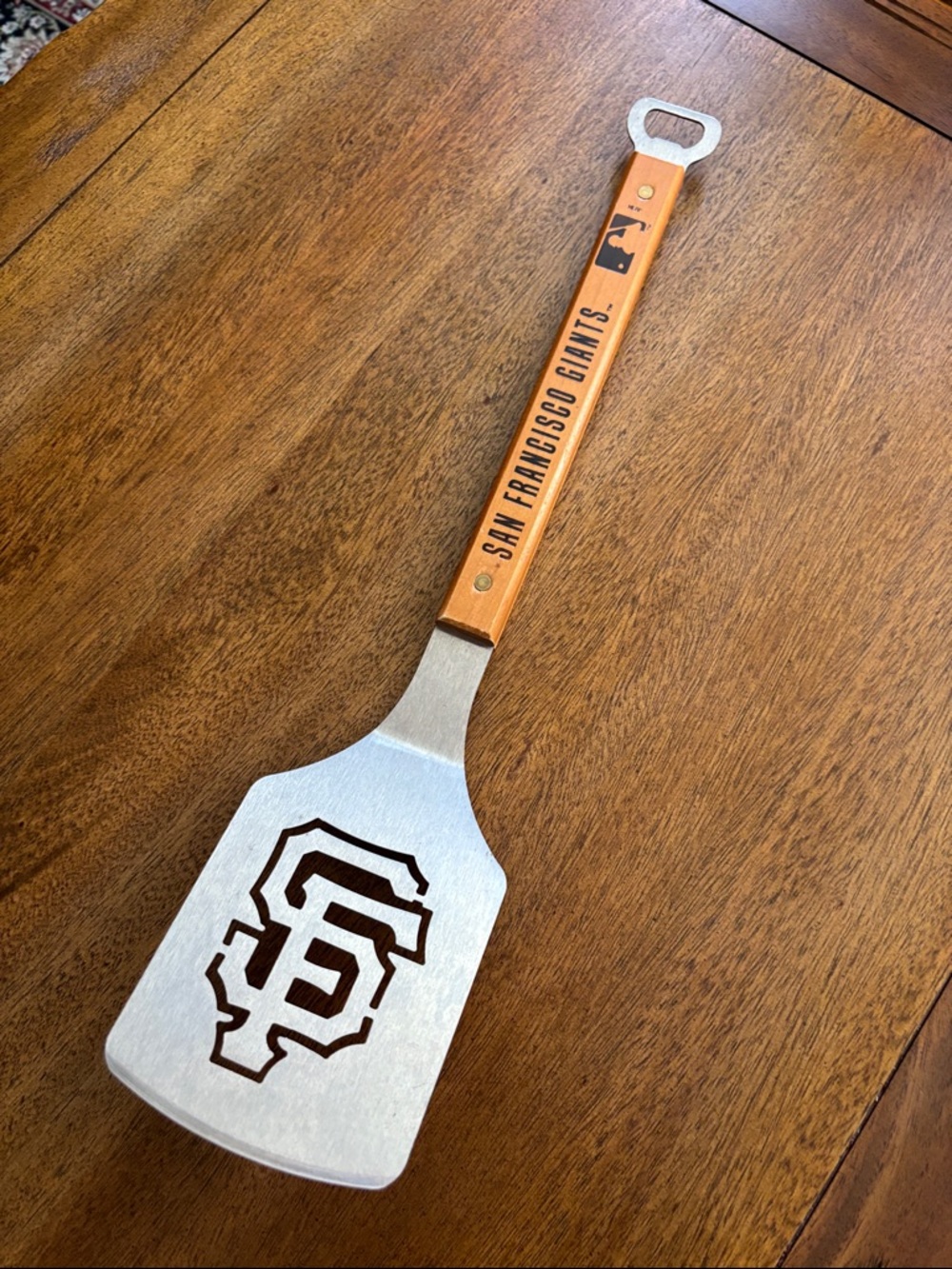 San Francisco Giants Metal Spatula with Wooden Handle and Team Cutout